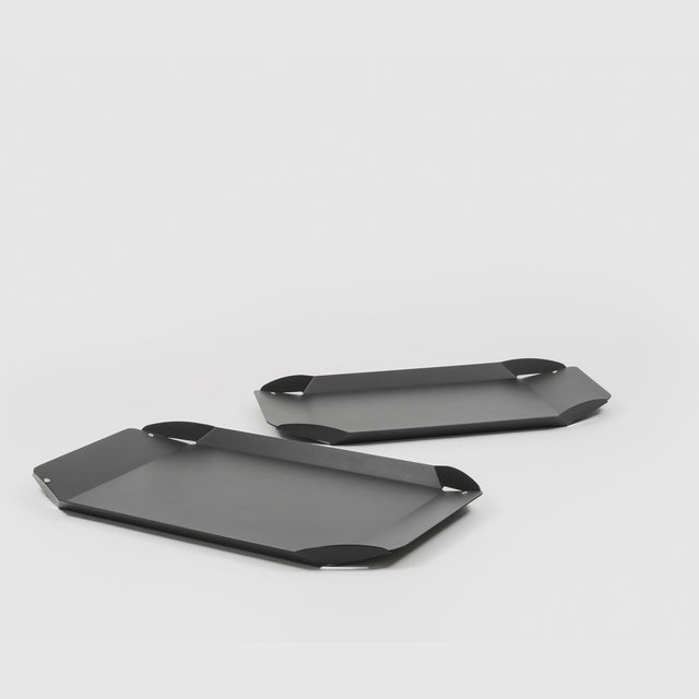 Elisabetta | Bricka i anodiserat och pulverlackerat aluminium